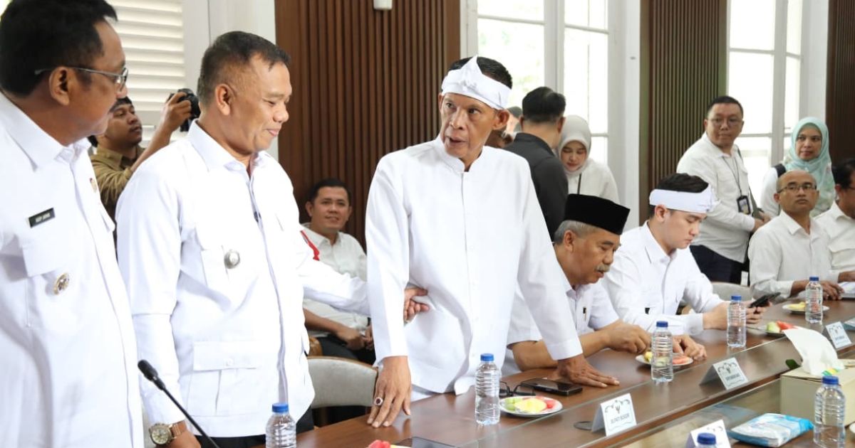 Wabup Bogor, Ade Ruhandi (Jaro Ade) saat menghadiri Temu Apresiasi Manfaat Penerima Santunan BPJS Ketenagakerjaan di Bandung