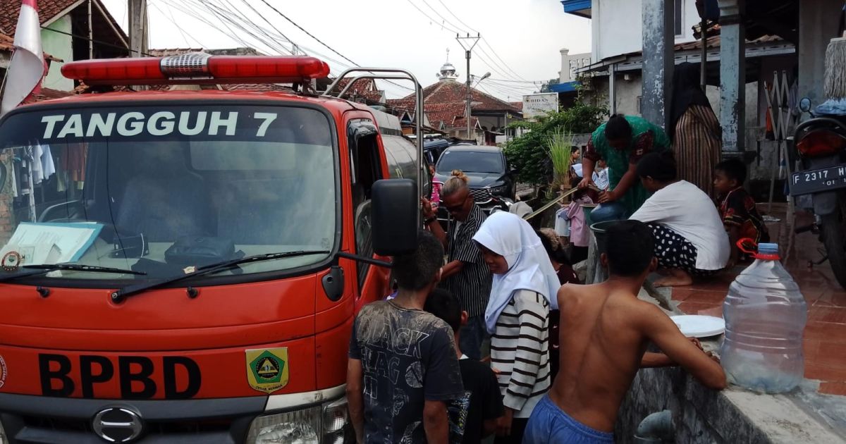 BPBD Kirim Pasokan Air Bersih ke Desa Kalong Liud Nanggung