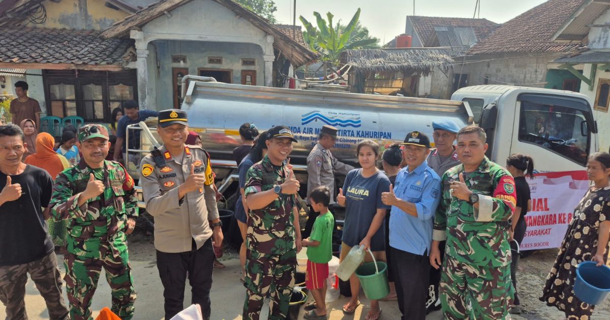 Kemarau Panjang, Polsek Nanggung Kirim Air Bersih ke Kalong Liud dan Hambaro
