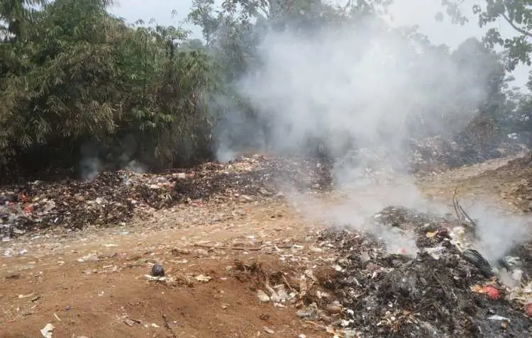 Warga Resah Akibat Pembakaran Sampah Liar di Jasinga