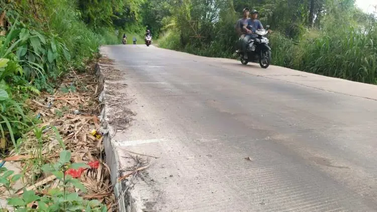 Baru Selesai Dibangun Jalan Ace Tabrani Malah Bergelombang, Bikin Pengendara Khawatir