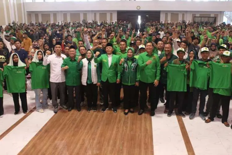 Kukuhkan 1.100 Relawan Sujud's, Elly Rachmat Yasin Target Raih 2 Kursi di Dapil 2 Kabupaten Bogor