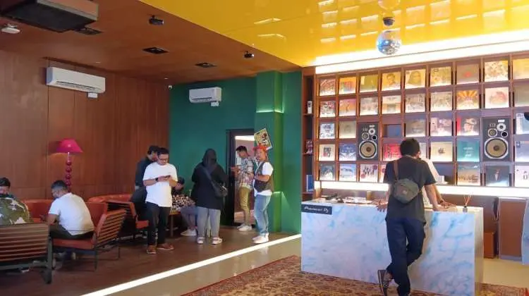 Samsara Tawarkan Petualangan Kuliner Baru, Bisa Ngopi Sambil Nikmati Musik Dari Piringan Hitam