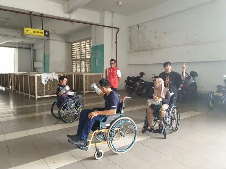 Coach Dastam Mulai Latih Atlet Anggar Kursi Roda