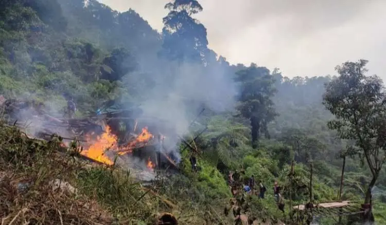 Ratusan Warga dan APH Jasinga Bakar PETI Emas di Pangradin