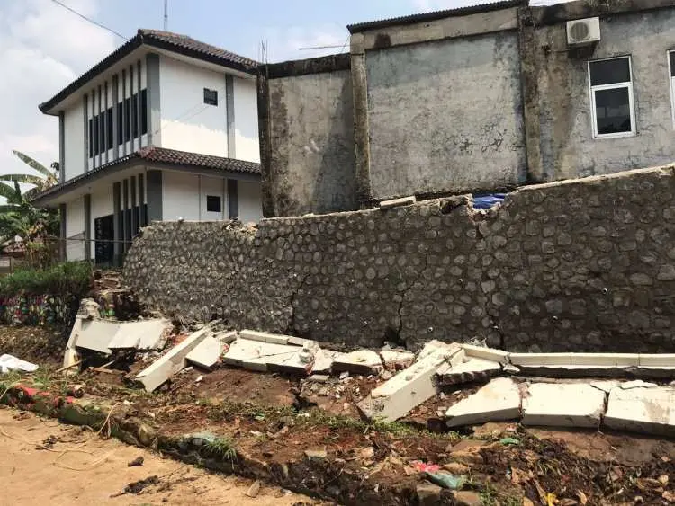 TPT Belakang Gedung Pusdai Jebol, Proyek Baru Diduga Jadi Pemicu