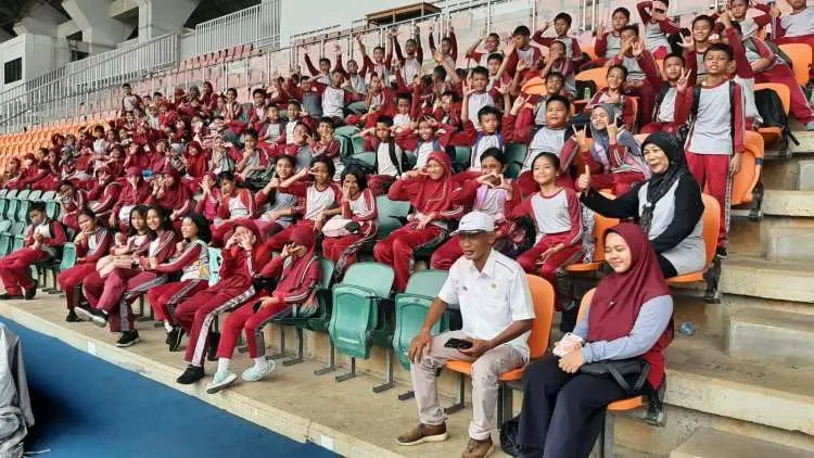 Ratusan Siswa SD Lakukan Tour Stadion Pakansari