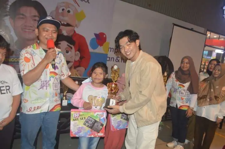 Meriah, Lomba di Atrium Q Square Bagikan Doorprize dan Tampilkan Boneka Ventrilokuist