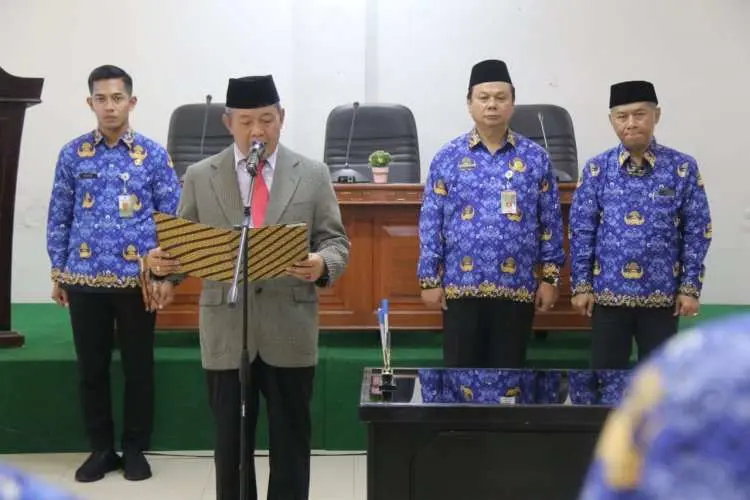 Lantik Pejabat Fungsional, Sekda Burhanudin Minta Layani Masyarakat Dengan Optimal