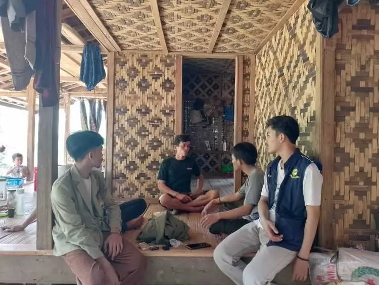 Mahasiswa KKN FE UNIDA Bogor Ikuti Bedah Rumah Bersama Masyarakat Desa Kanekes