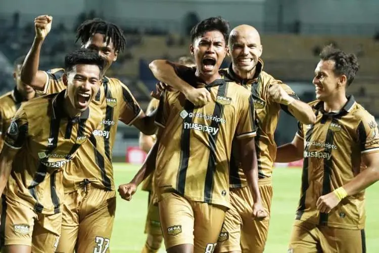 Selalu Masuk Line Up Dewa United FC, Ahmad Rusadi Merasa Karena Doa Orang Tua
