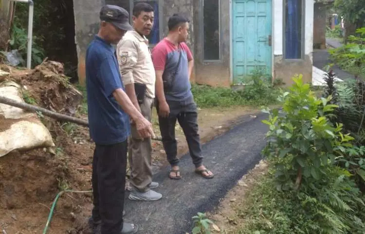 Realisasikan Dana Desa, Pemdes Banyuwangi Bangun Jalan Desa dan Jaling