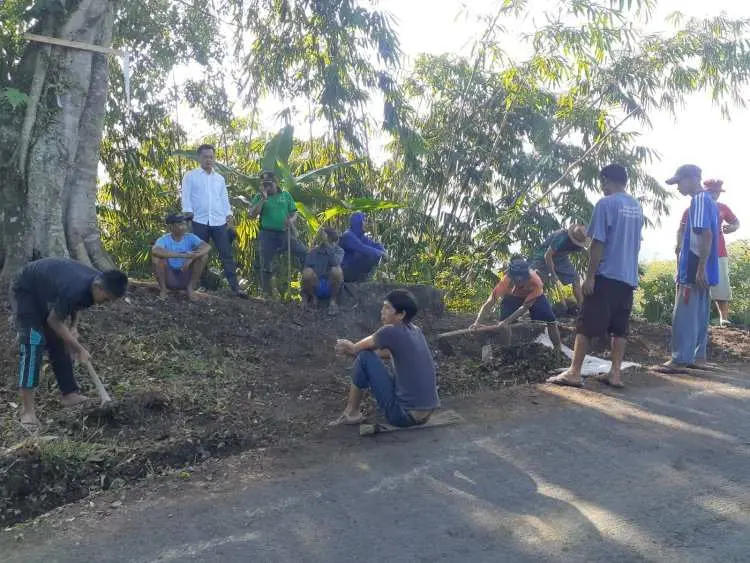 Cegah DBD Dan Ciptakan Lingkungan Bersih Serta Sehat, Pemdes Curugbitung Gelar Jumsih Serentak