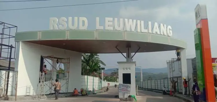 Abaikan K3, Pekerja Proyek di RSUD Leuwiliang Tanpa APD