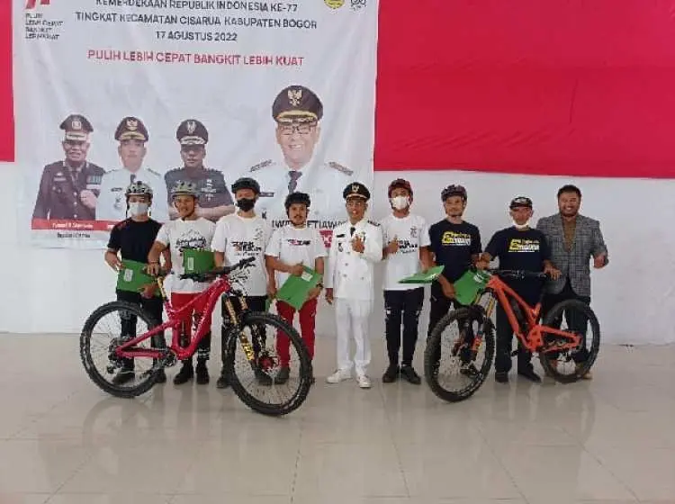 Banyak Raih Prestasi, Camat Ivan Pramudya Bangga Pada Pebalap Sepeda Cisarua