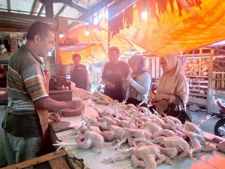 Harga Telur Dan Daging Ayam Di Pasar Ciseeng dan Parung, Terus Merangkak Naik
