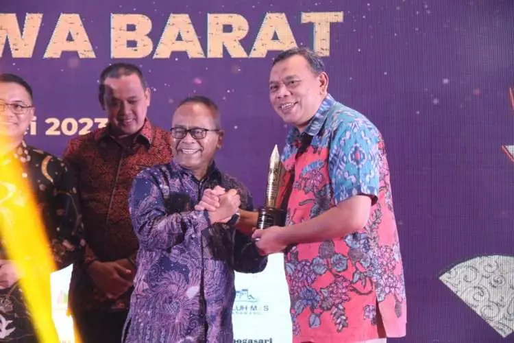 Puncak Perayaan HPN 2023 PWI Jabar, Plt Bupati Bogor Terima Penghargaan Pupuhu Pangaping