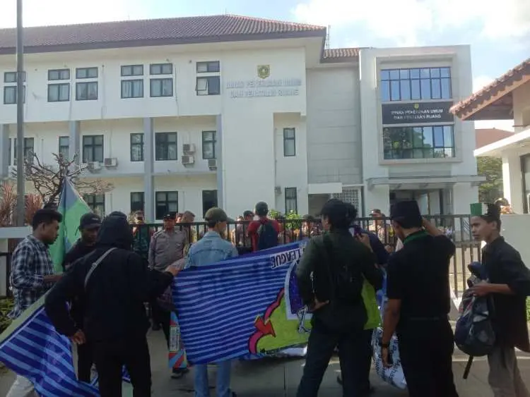 HMI Cabang Bogor Gelar Aksi Di Kantor Dinas PUPR Kabupaten Bogor, Ini Tuntutannya