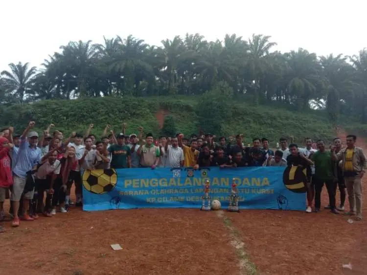 Imron Caleg DPRD Kab. Bogor Partai Gerindra Gelar Turnamen  Sepak Bola Antar RW Tingkat Desa Sukamaju