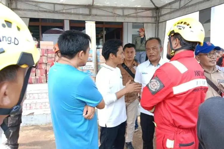 PT Antam Pongkor Salurkan Bantuan Tanggap Darurat Korban Banjir Desa Sadeng