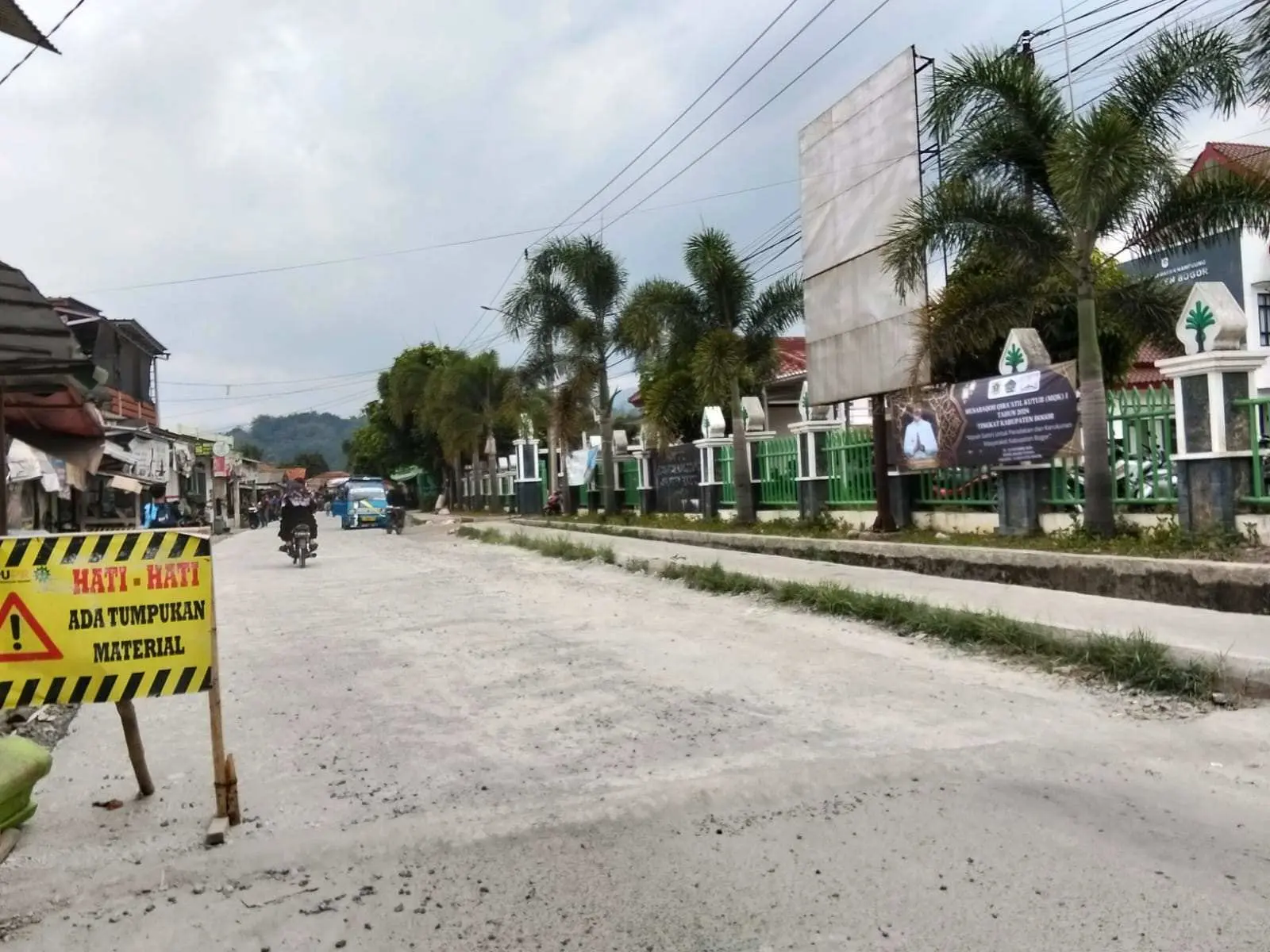 Akhirnya Jalan Depan Kantor Kecamatan Nanggung Dibangun, Ini Harapan Warga