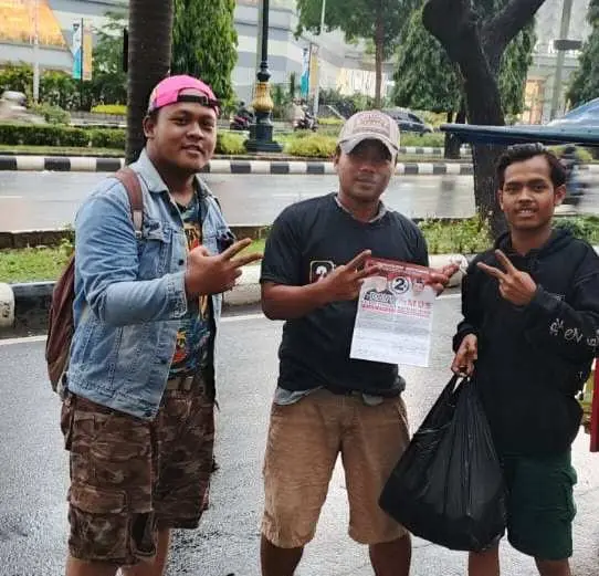 Bagikan 400 Sak Semen Dan 2 Truk Molen Beton, JAMUS : Bukti Rudy Susmanto Tidak Percaya Elektabilitasnya Tembus 75 Persen