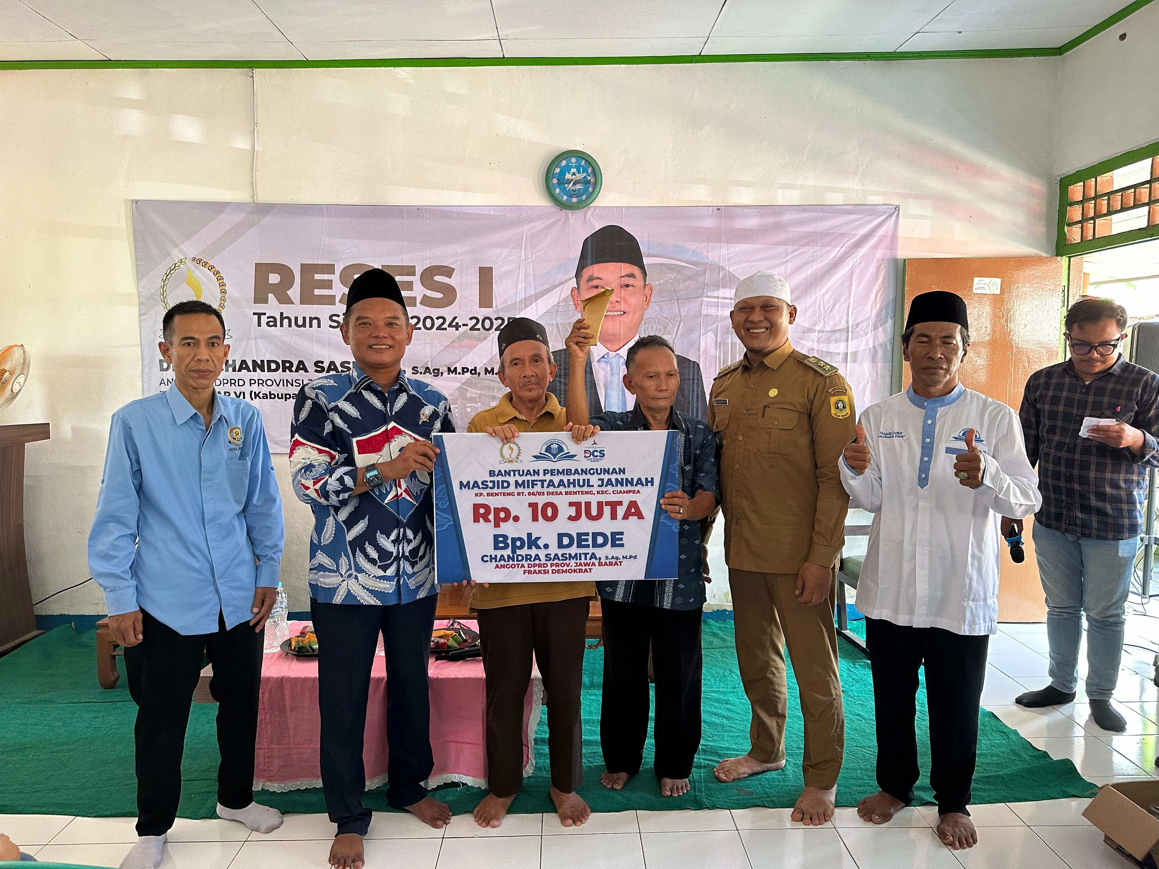 Kang Dechan Sumbang Pembangunan Masjid di Desa Banteng Ciampea