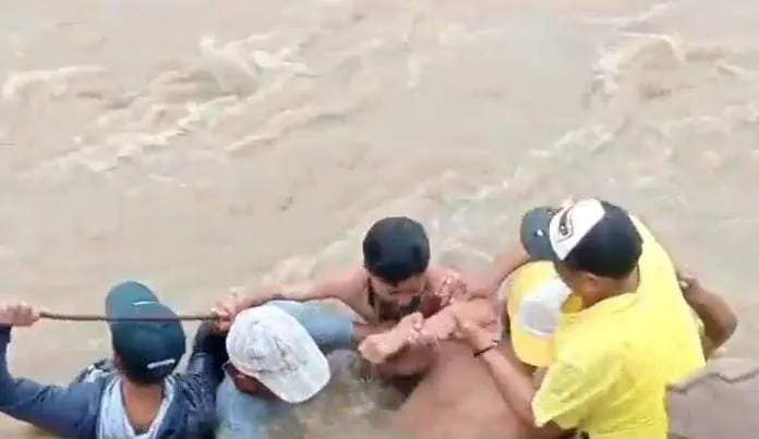 Viral Video Anak-Anak Terjebak Arus Deras, Kapolsek: Stop Bermain di Sungai Cidurian