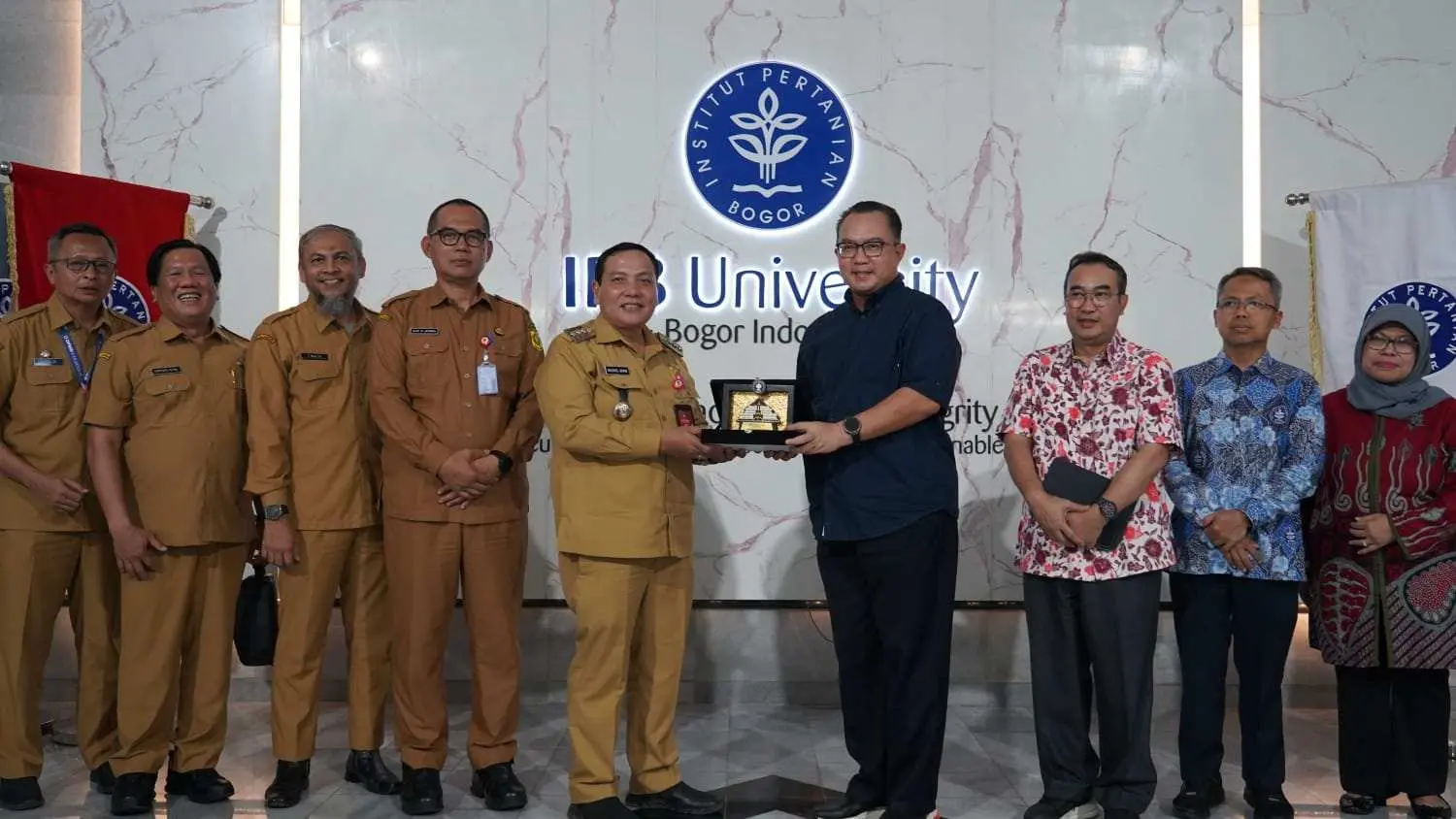 Pj. Bupati Bogor dan Rektor IPB University Bertemu Bahas Peningkatan Indeks Ketahanan Pangan Di Kabupaten Bogor