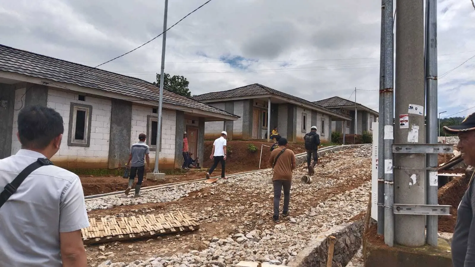 DPKPP Kabupaten Bogor Pastikan Pembangunan PSU di Huntap Pasir Petey Nanggung Berjalan Lancar