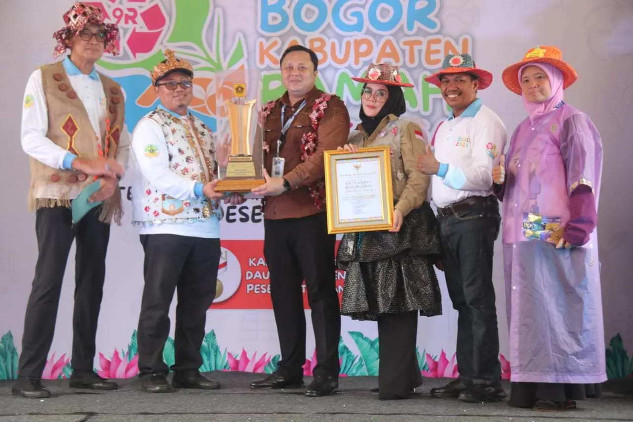 Pemkab Bogor Pecahkan Rekor Muri Lewat Pawai Busana Daur Ulang dengan Peserta Terbanyak Se Indonesia
