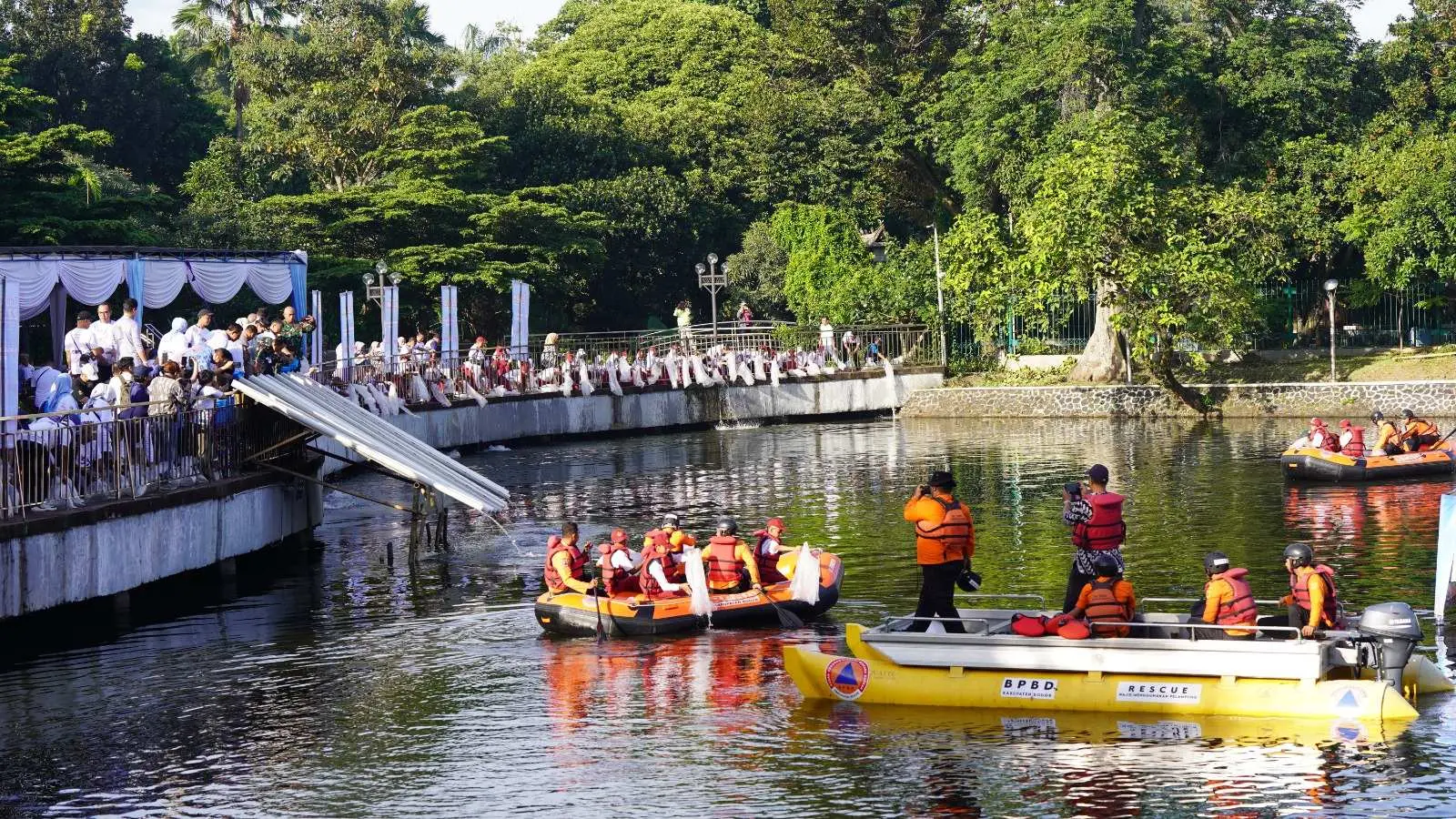 Pj Bupati Bogor Tebar Benih Ikan, Jaga Ketersediaan Sumber Pangan