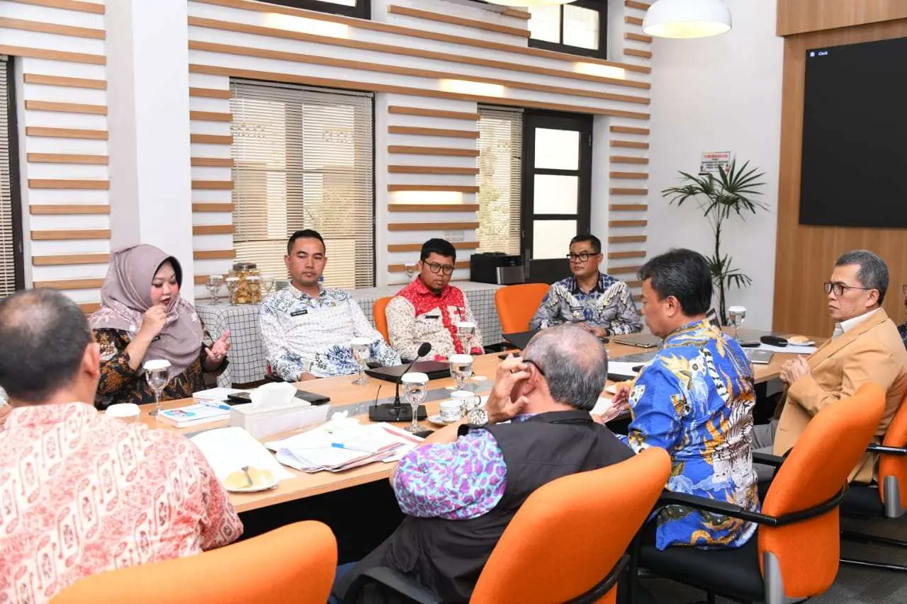 Sekda Ajat Dukung Direktur RSUD Cibinong Jadi PNS Berprestasi Tingkat Jawa Barat