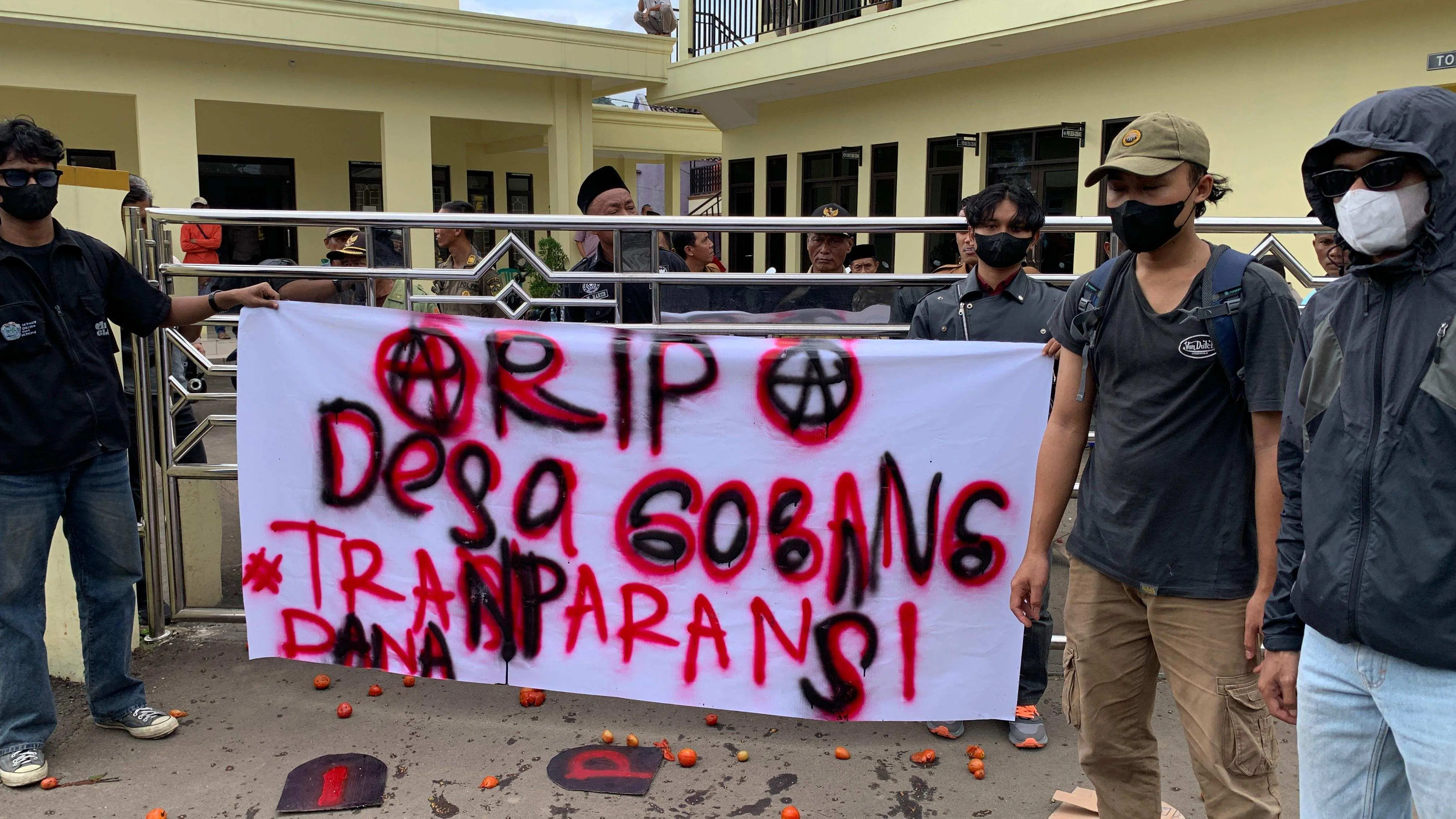 Brigade Mahasiswa Geruduk Desa Gobang, Soroti Transparansi Dana Anggaran Desa dan Program Samisade