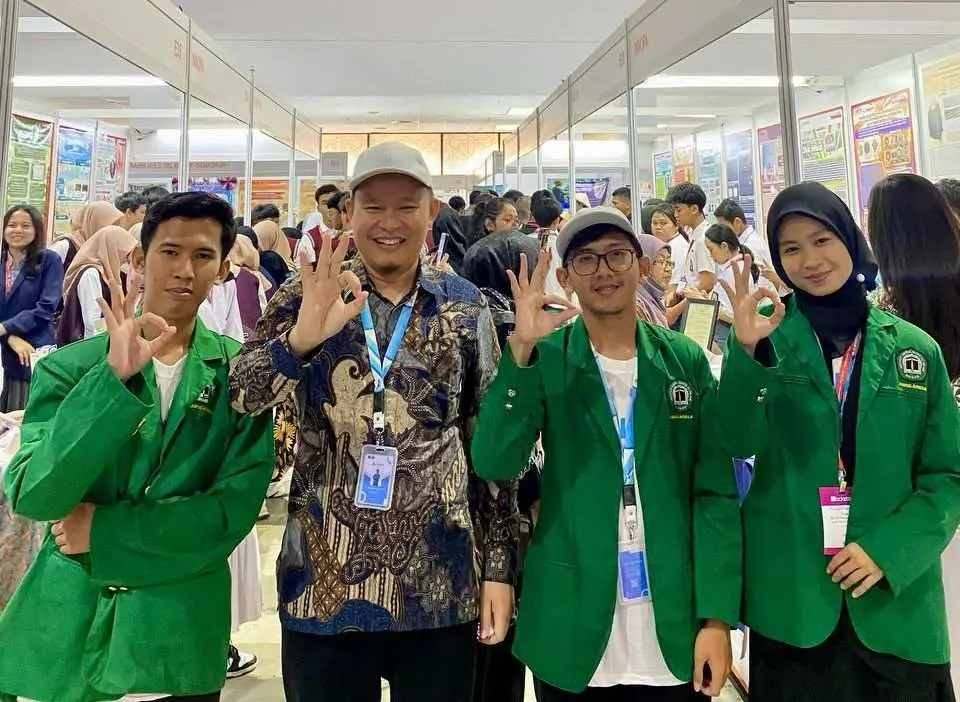 Go Internasional, Mahasiswa IUQI Bogor Tampil di Ajang Bergengsi Malaysia Technology Expo 2025