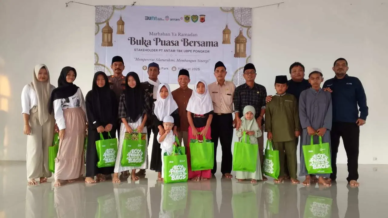 PT Antam Pongkor Bagikan Ratusan Paket Sembako ke Anak Yatim dan Duafa