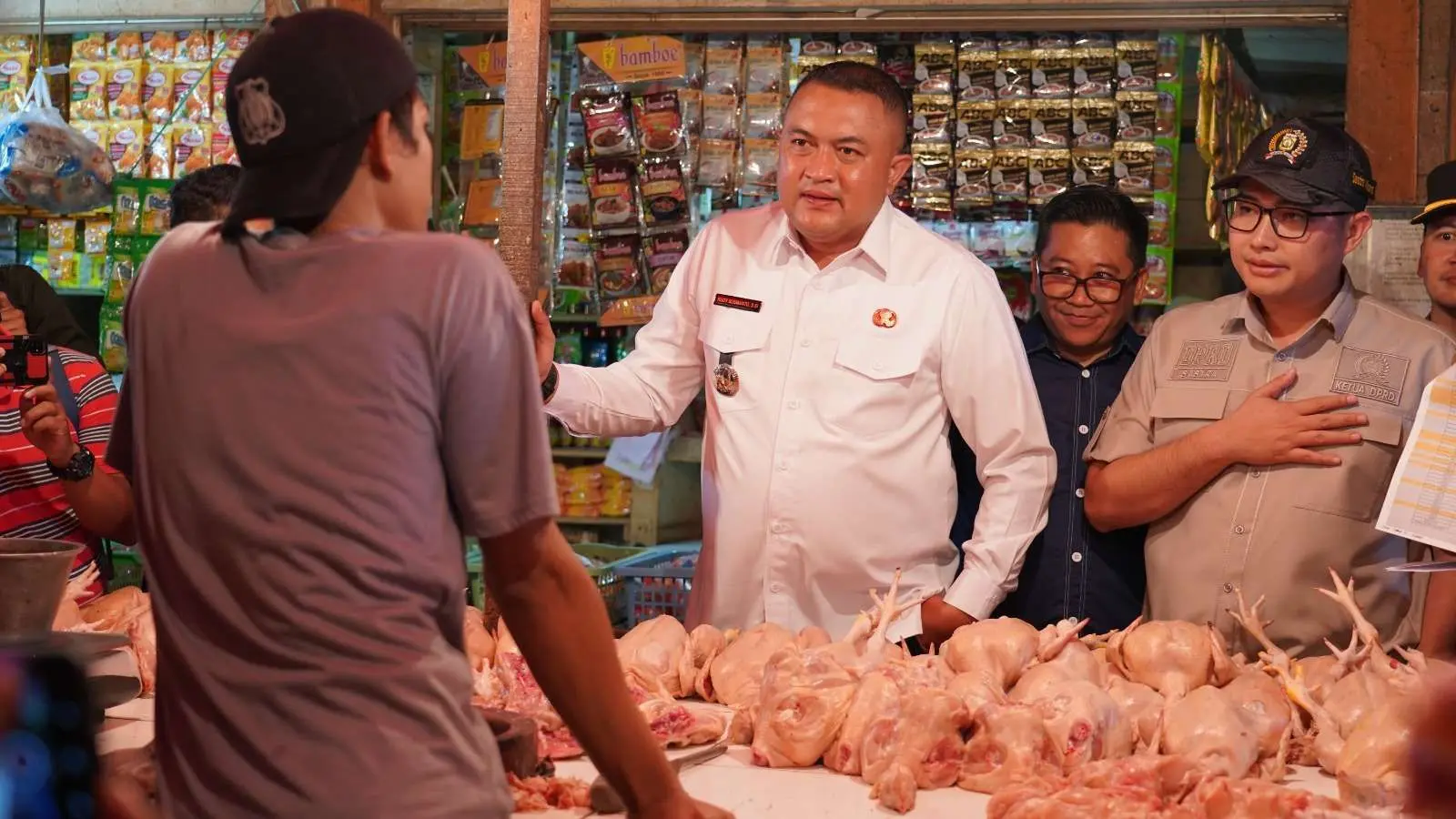 Gelar Operasi Pasar Murah, Bupati Bogor Pastikan Harga Sembako Stabil