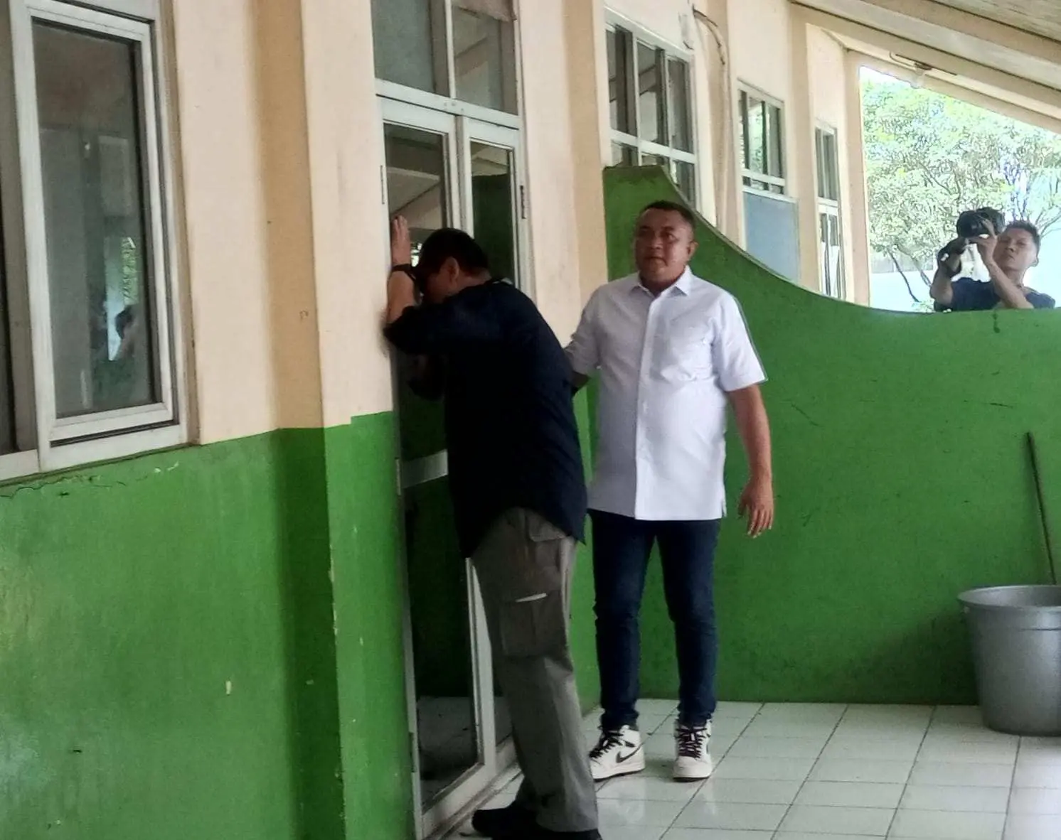 Hari Pertama Kerja Usai Lebaran, Bupati Rudy Sidak SMPN 2 dan RSUD Cibinong