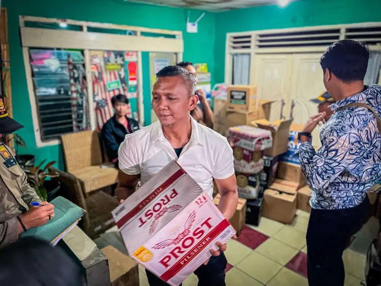 Ribuan Botol Miras Disita di Rumah Padat Penduduk, Pemkot Bogor Minta Kominfo Blokir Akun Penjual