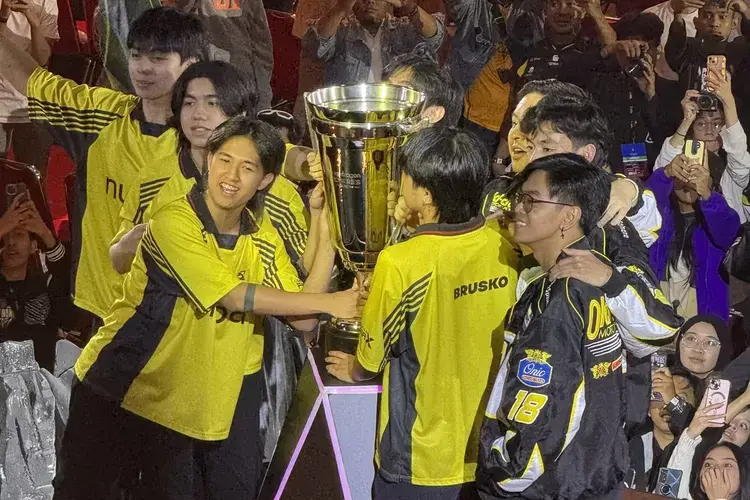 Onic PH Kunci Gelar Juara, RRQ Hoshi Takluk 4-1 di Grand Final ESL Snapdragon Mobile 2025