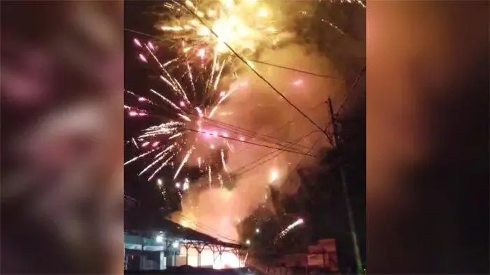 Warga Panik, Kebakaran Toko Mainan di Leuwiliang Disertai Ledakan Kembang Api