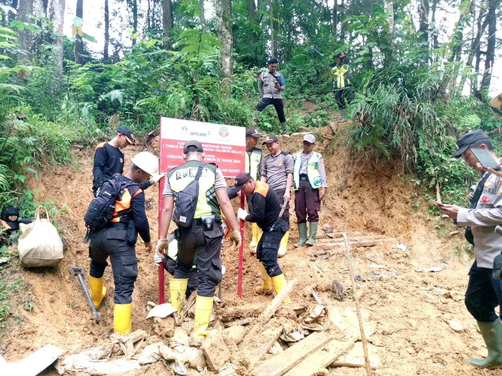 Lobang Ilegal di Pasir Jawa Ditutup PT Antam Pongkor 