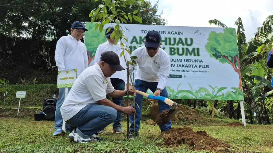 Bank Pohon Nusantara dan PTPN IV Jakarta Plus Hijaukan Hulu DAS Ciliwung di Hari Bumi
