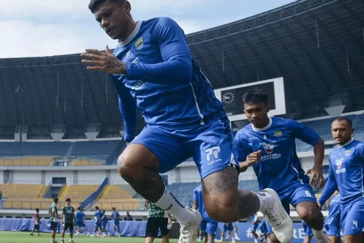 Persib Bandung Siap Tempur, Marc Klok Sebut Laga Lawan Bali United Seperti Final