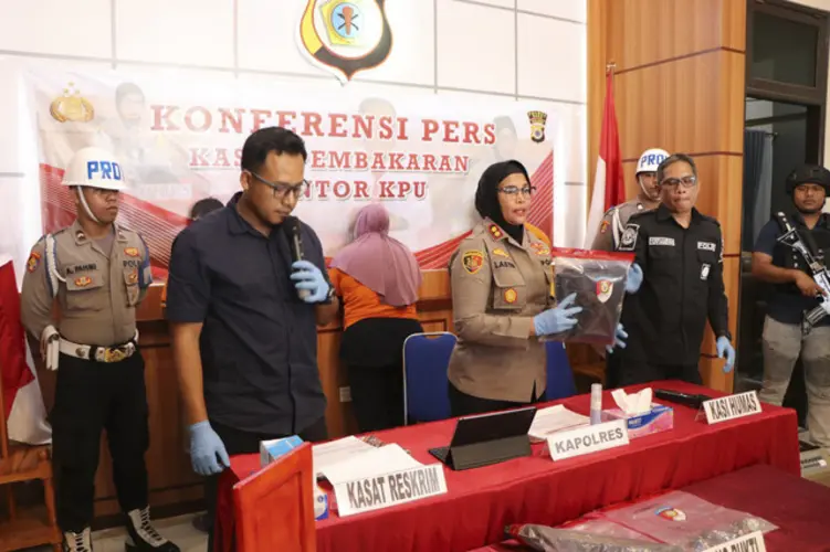 Diduga Tutupi Korupsi Dana Pilkada Rp33 Miliar, Bendahara KPU Bakar Kantor