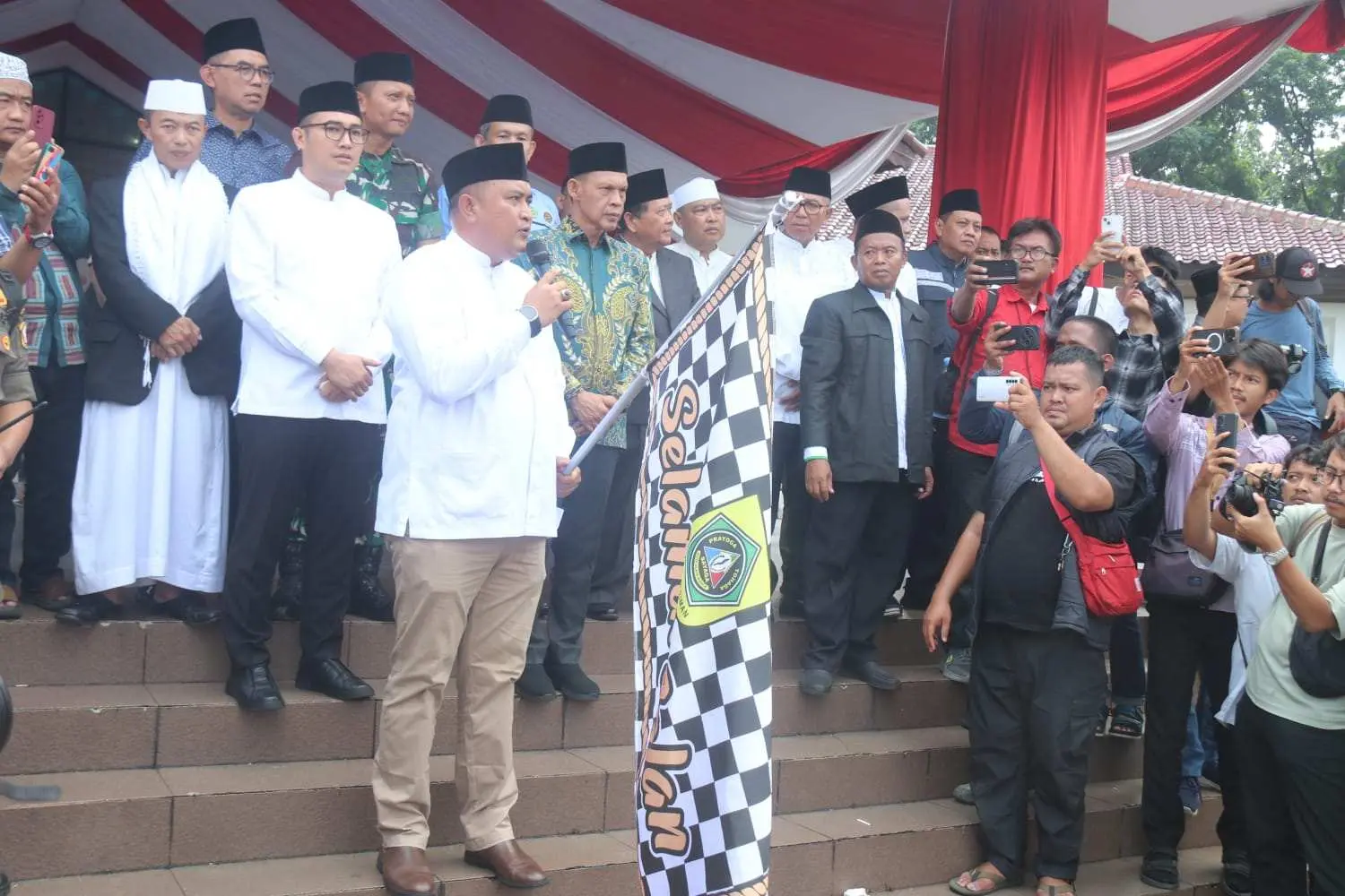 435 Jamaah Haji Kloter Pertama Diberangkatkan, Pemkab Bogor Tekankan Layanan Optimal bagi Lansia