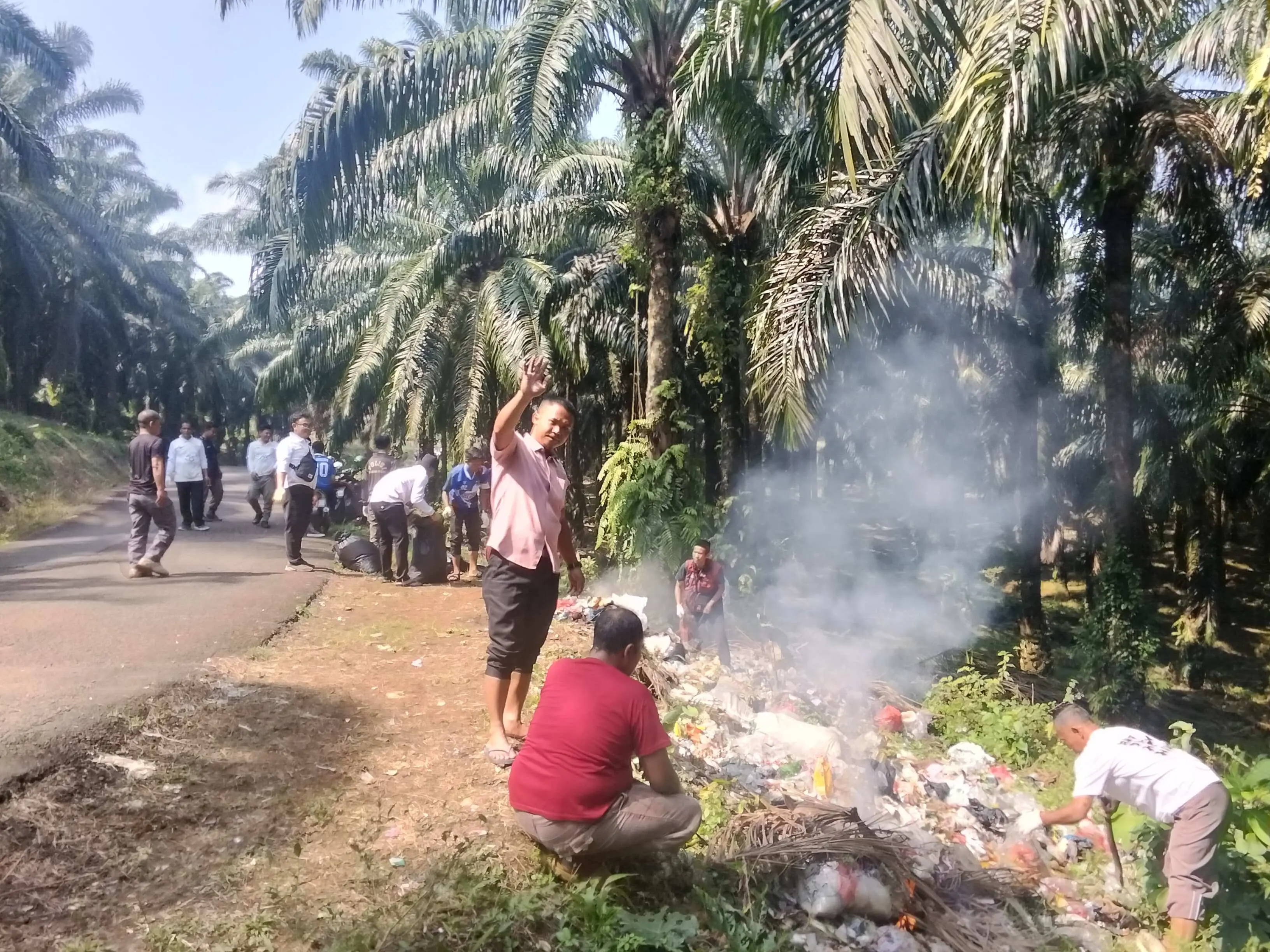 Sampah Liar di Jalan Cigudeg-Sukajaya Makin Parah, Camat dan Kades Cigudeg Turun Tangan