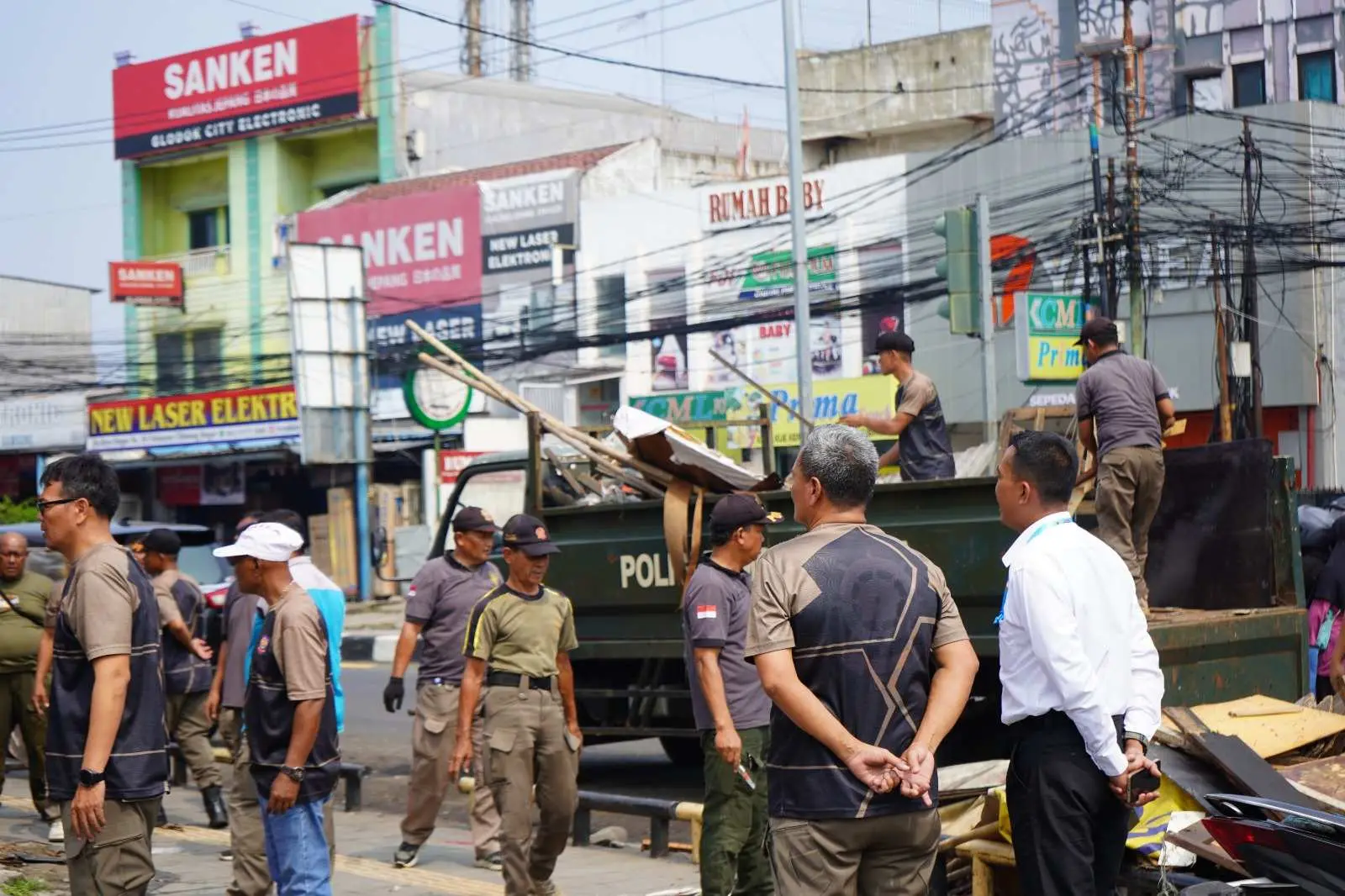 Bangunan PKL Dibongkar Satpol PP, Pasar Cibinong Diklaim Lebih Tertib