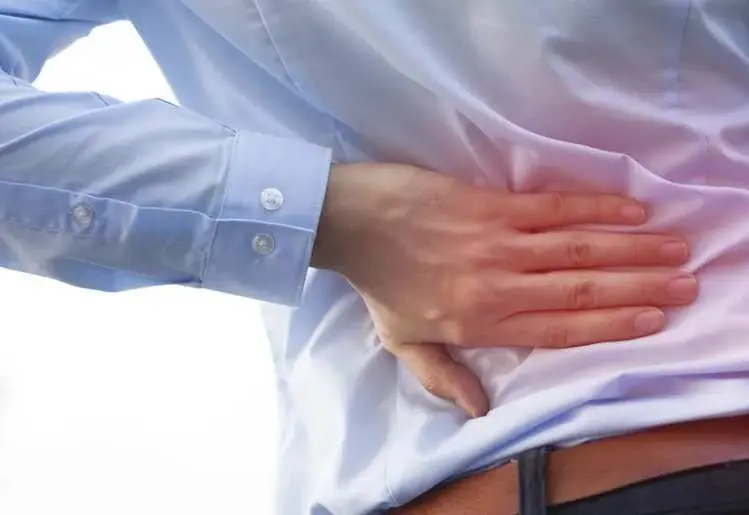 Tidur Malam Nyenyak Tapi Bangun Nyeri? Ini 7 Pemicu Sakit Punggung