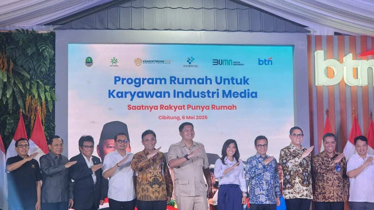 Ketua PWI Pusat Terima 100 Kunci Rumah Subsidi dari Menteri PKP dan Komdigi